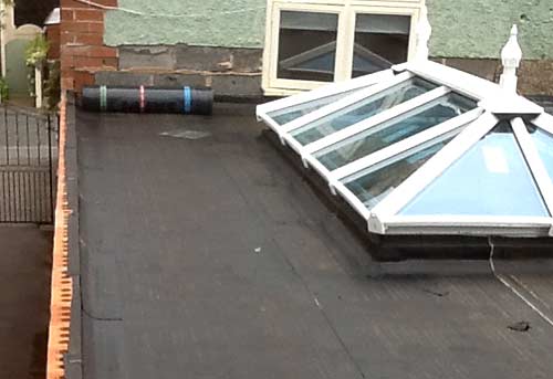 Repairing a flat roof with felt roofing